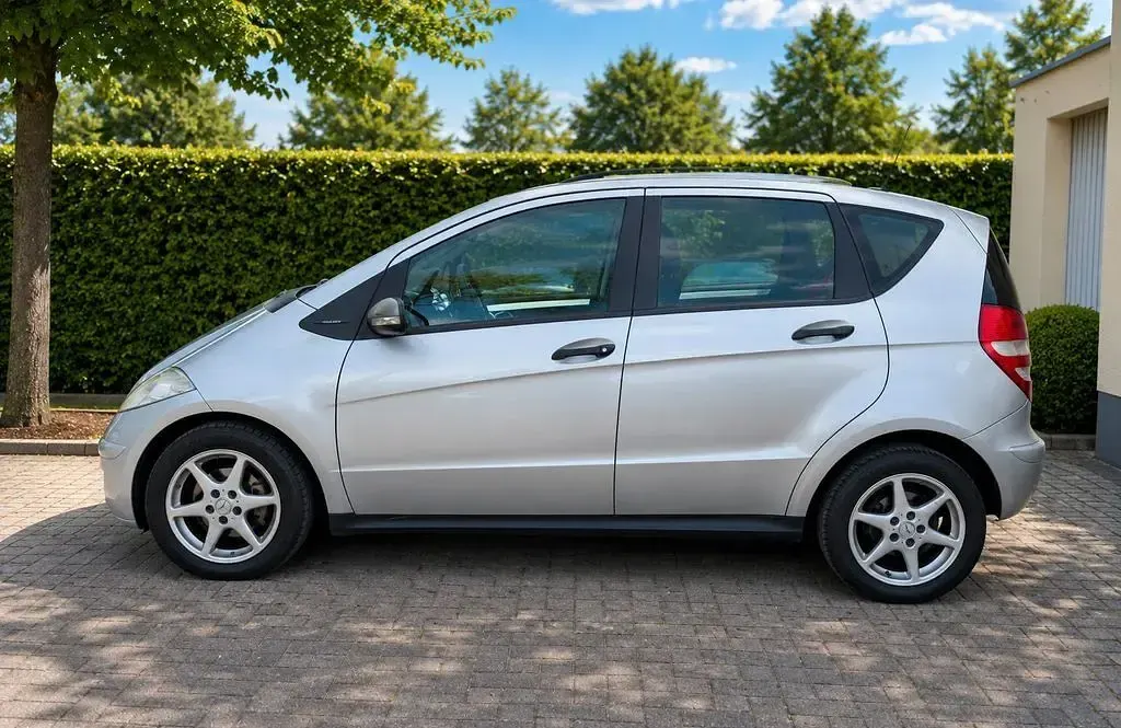 Gebraucht Mercedes A150 Classic 95 PS (69 kW) 2006 Silber Van / Kleinbus