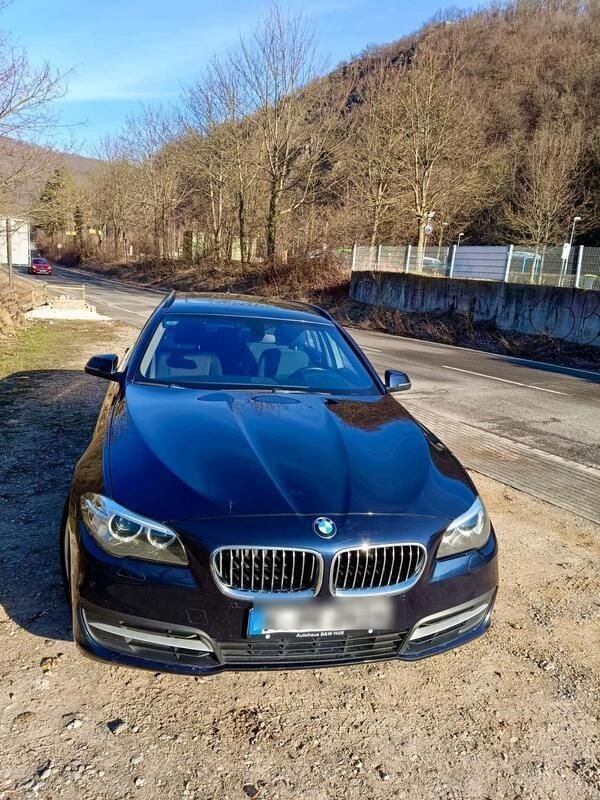 Blau Gebraucht 2014 BMW 520 Limousine | 8.999 € (Guter Preis) - Bild 1/4