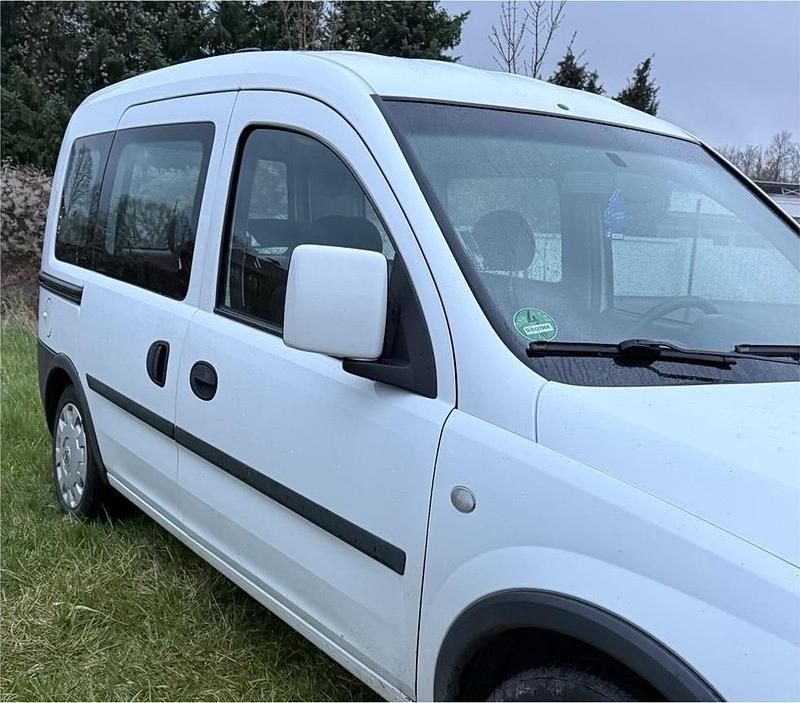 Usata Opel Combo 95 CV (69 kW) 2010 Bianco Monovolume