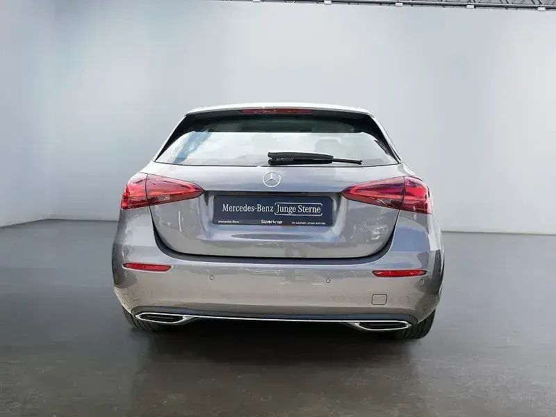 Gebraucht Mercedes A200 Progressive 163 PS (119 kW) 2025 Graulack mountaingrau (metallic) Limousine