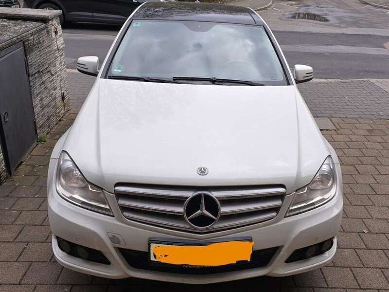 Weiß Gebraucht 2011 Mercedes C220 Limousine | 6.900 € (Fairer Preis) - Bild 1/4