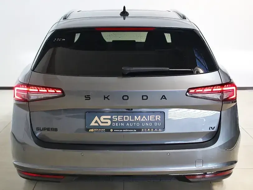 Gebraucht Skoda Superb SportLine 204 PS (150 kW) 2025 Graphitegrau Kombi