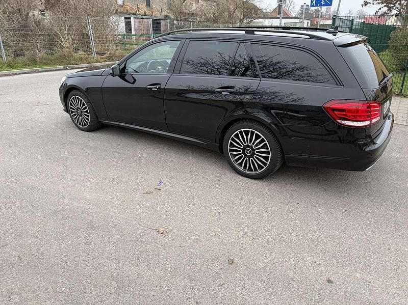 Gebraucht Mercedes E250 204 PS (150 kW) 2013 Schwarz Kombi
