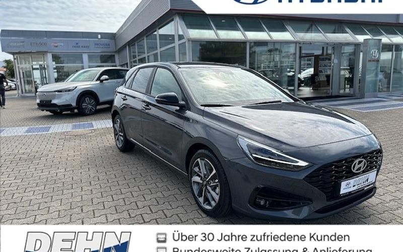 Grau Gebraucht 2024 Hyundai i30 Advantage Limousine | 21.960 € (Fairer Preis) - Bild 1/4