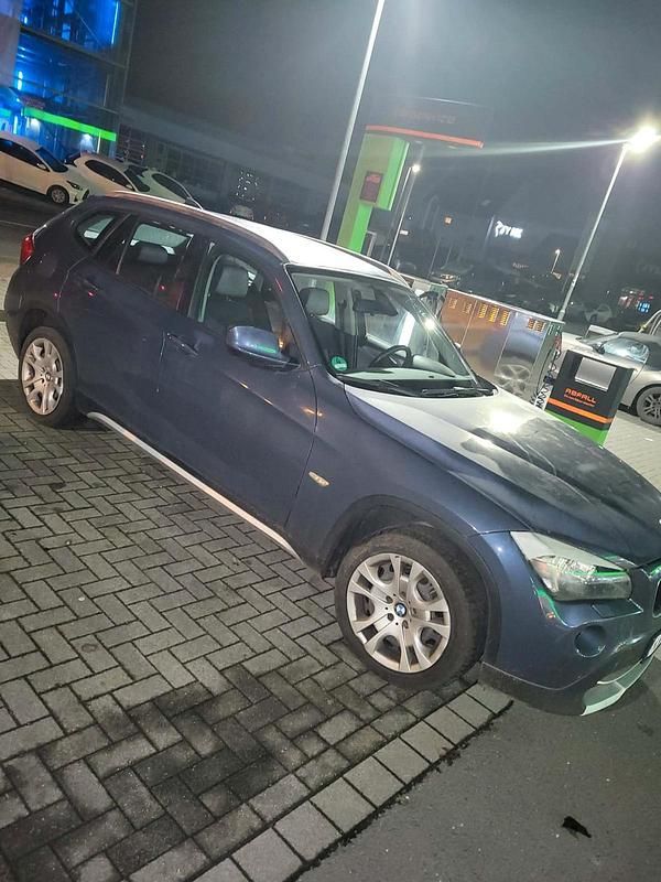 Blau Gebraucht 2010 BMW X1 SUV | 5.999 € (Guter Preis) - Bild 1/4