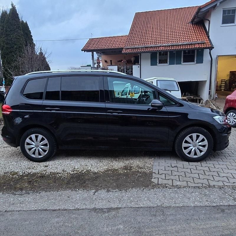 Gebraucht VW Touran Active 150 PS (110 kW) 2023 Schwarz Van / Kleinbus