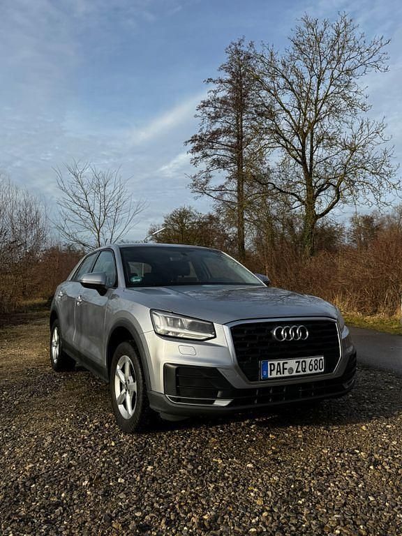Silber Gebraucht 2017 Audi Q2 SUV | 21.500 € (Teuer) - Bild 1/4