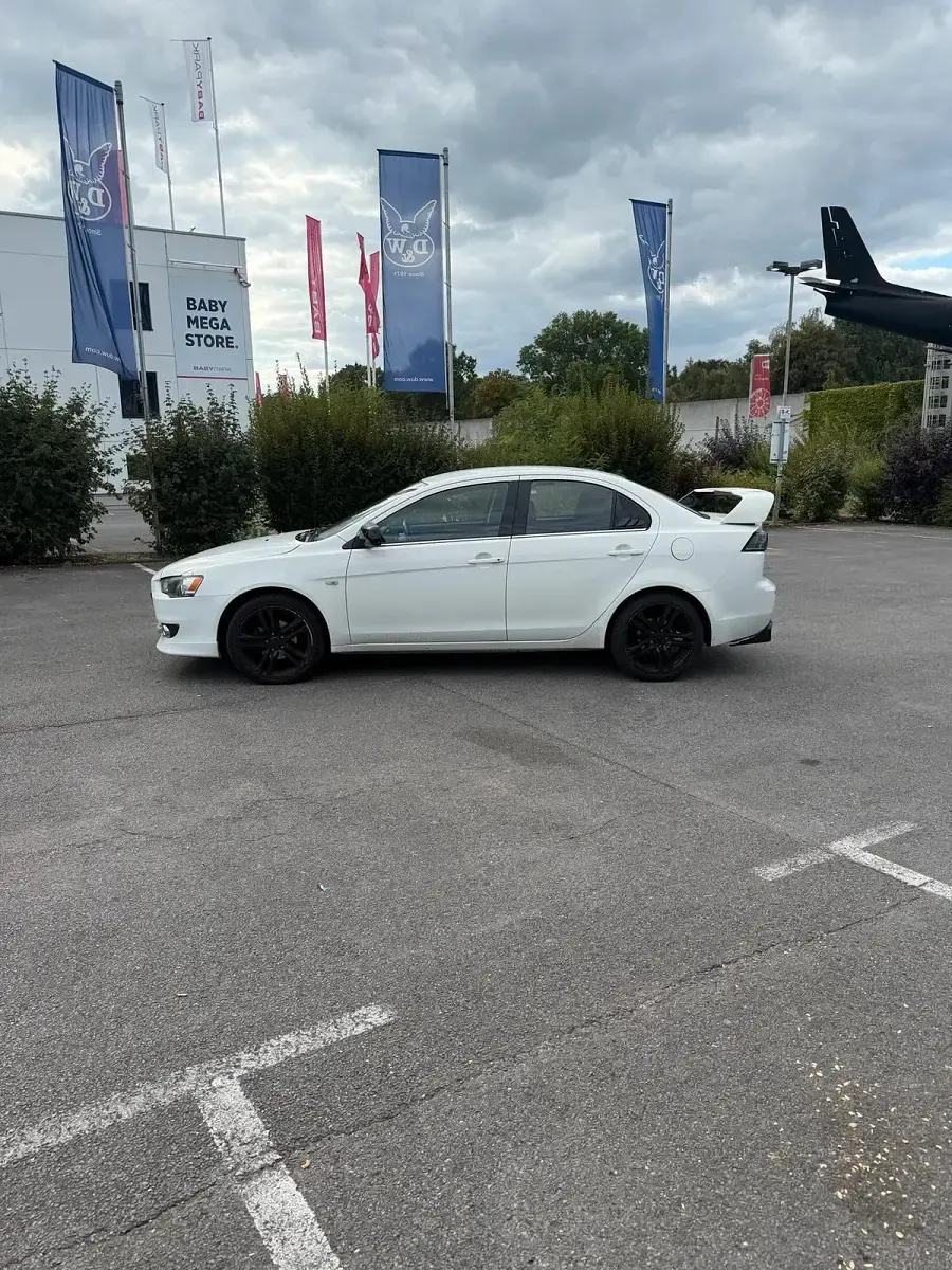 Gebraucht Mitsubishi Lancer 150 PS (110 kW) 2011 Weiß Limousine