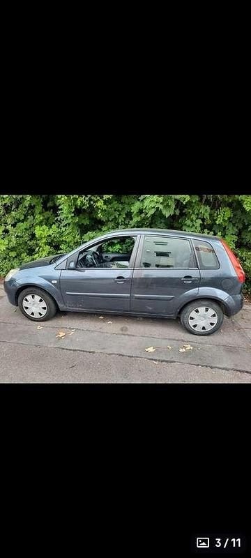 Grau Gebraucht 2007 Ford Fiesta Ambiente Kleinwagen | 950 € (Superpreis) - Bild 1/4