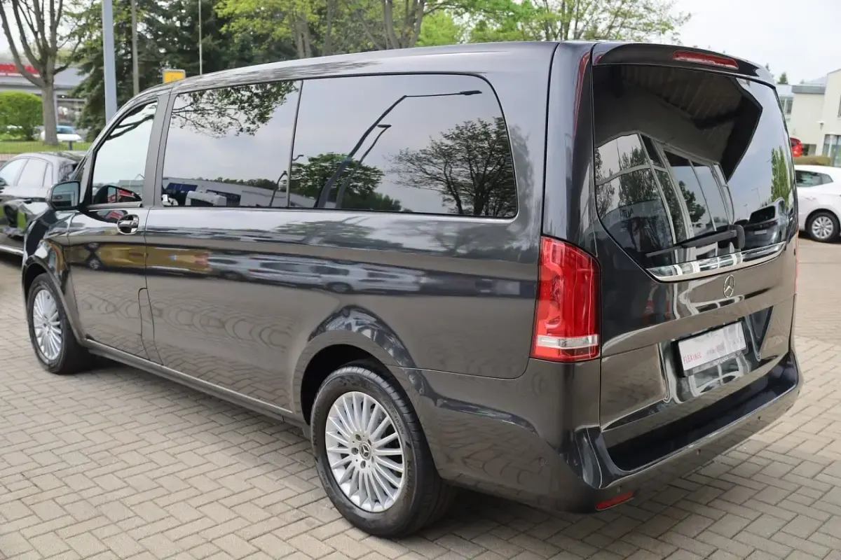 Gebraucht Mercedes V250 190 PS (139 kW) 2020 Graphitgrau metallic Van / Kleinbus