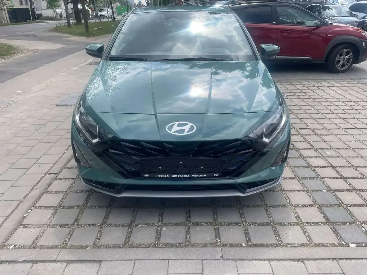 Gebraucht Hyundai i20 Trend 101 PS (74 kW) 2025 Mangrove green / mic Kleinwagen