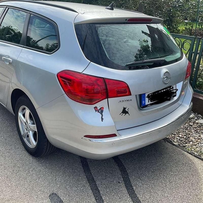 Grau Gebraucht 2014 Opel Astra Style Kombi | 4.900 € (Guter Preis) - Bild 1/4