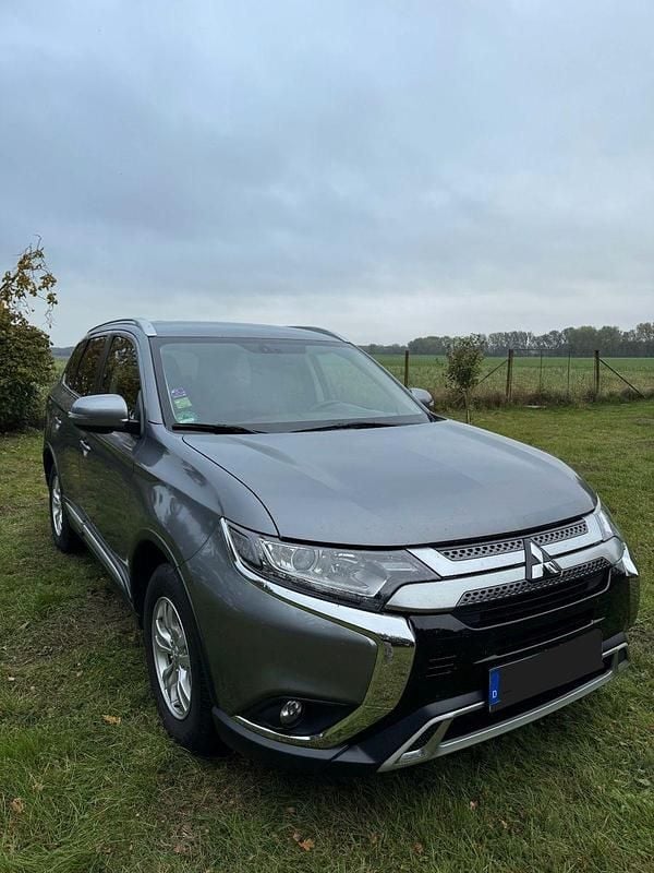 Gebraucht Mitsubishi Outlander Diamant Edition 150 PS (110 kW) 2019 Grau SUV