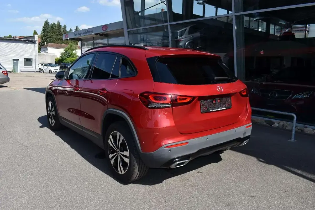 Gebraucht Mercedes GLA220 Night 190 PS (139 kW) 2020 Rot SUV