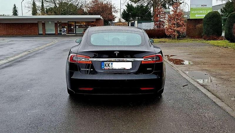 Second-hand Tesla Model S 386 kW (525 CP) 2018 Negru Hatchback