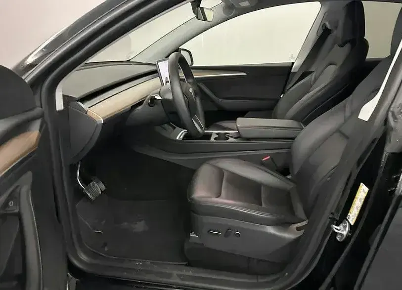 Gebraucht Tesla Model Y 378 kW (514 PS) 2023 Sonderlackierung schwarz SUV