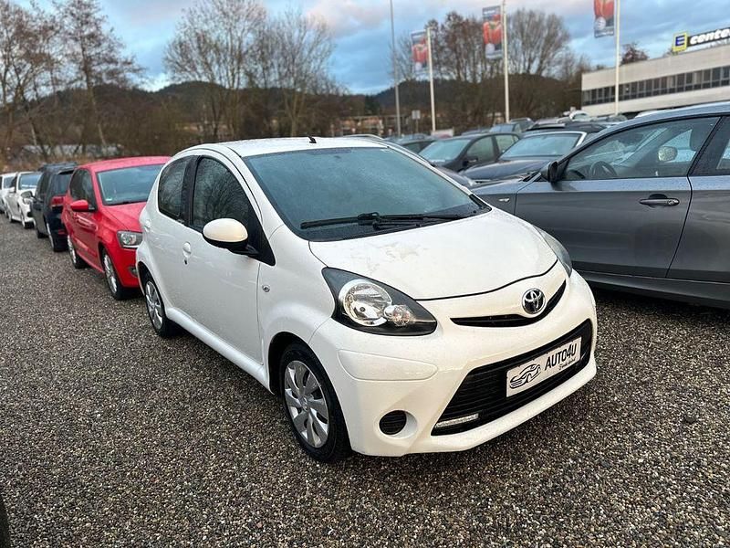 Gebraucht Toyota Aygo Cool 68 PS (50 kW) 2013 Weiß Kleinwagen