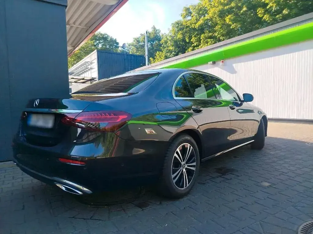 Usado Mercedes E200 211 CV (155 kW) 2022 Gris Berlina