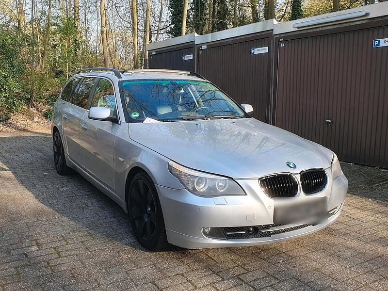 Gebraucht BMW 525 197 PS (144 kW) 2009 Silber Kombi