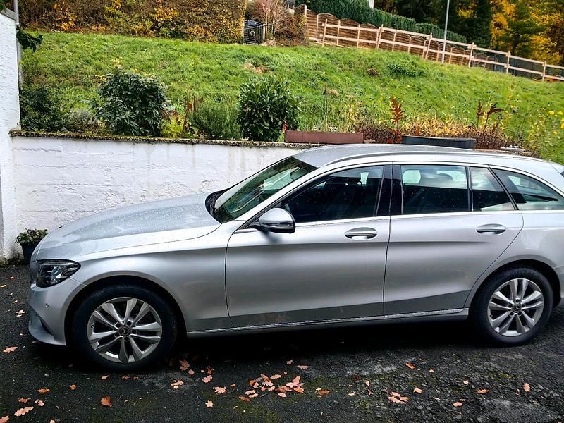 Silber Gebraucht 2018 Mercedes C220 Kombi | 21.750 € (Guter Preis) - Bild 1/4