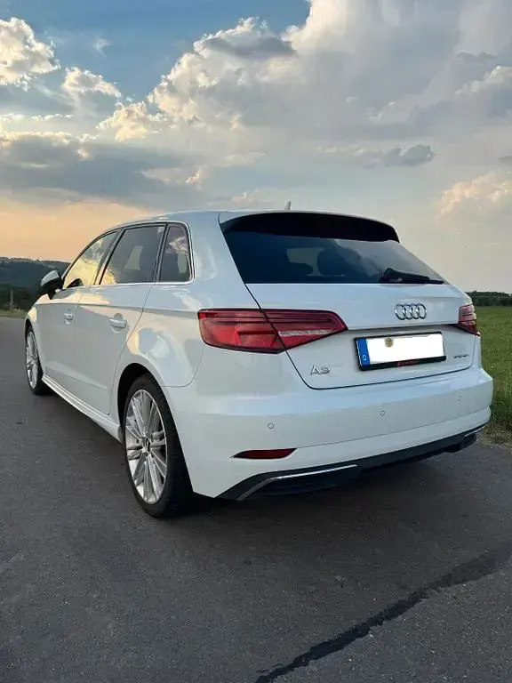 Gebraucht Audi A3 Sportback e-tron Sport 204 PS (150 kW) 2017 Weiß Kleinwagen