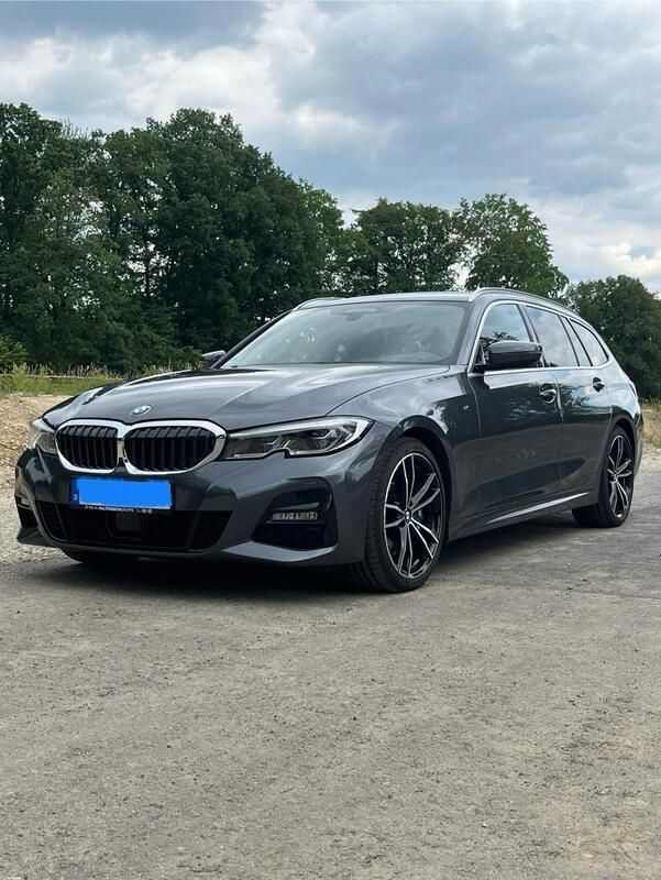 Grau Gebraucht 2020 BMW 330 M Sport Kombi | 29.000 € (Fairer Preis) - Bild 1/4