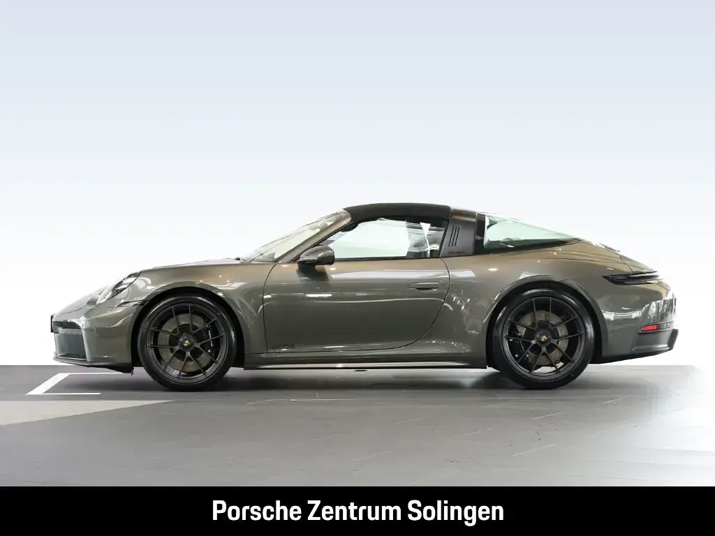 Neu Porsche 911 Carrera 4 GTS Targa 541 PS (397 kW) 2026 Aventuringrünmetallic Cabrio