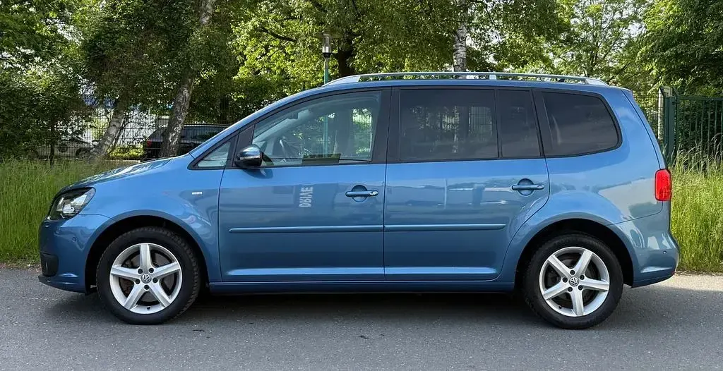 Gebraucht VW Touran Cup 140 PS (102 kW) 2014 Blau Van / Kleinbus