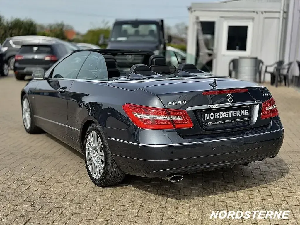 Usata Mercedes E250 Avantgarde 204 CV (150 kW) 2011 Grigio Cabrio