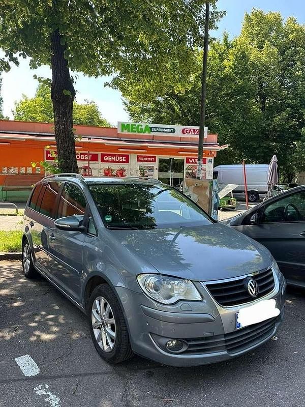 Grau Gebraucht 2010 VW Touran Freestyle Van / Kleinbus | 4.800 € (Etwas zu teuer) - Bild 1/4
