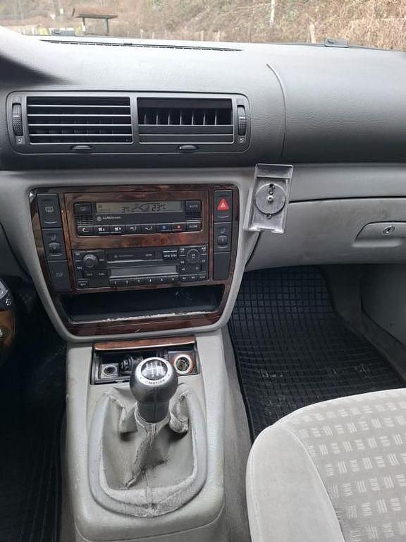 Gebraucht VW Passat Basis 131 PS (96 kW) 2003 Grau Kombi