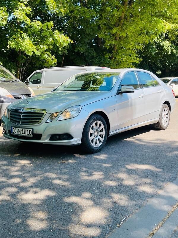 Silber Gebraucht 2010 Mercedes E200 Limousine | 9.499 € (Guter Preis) - Bild 1/4