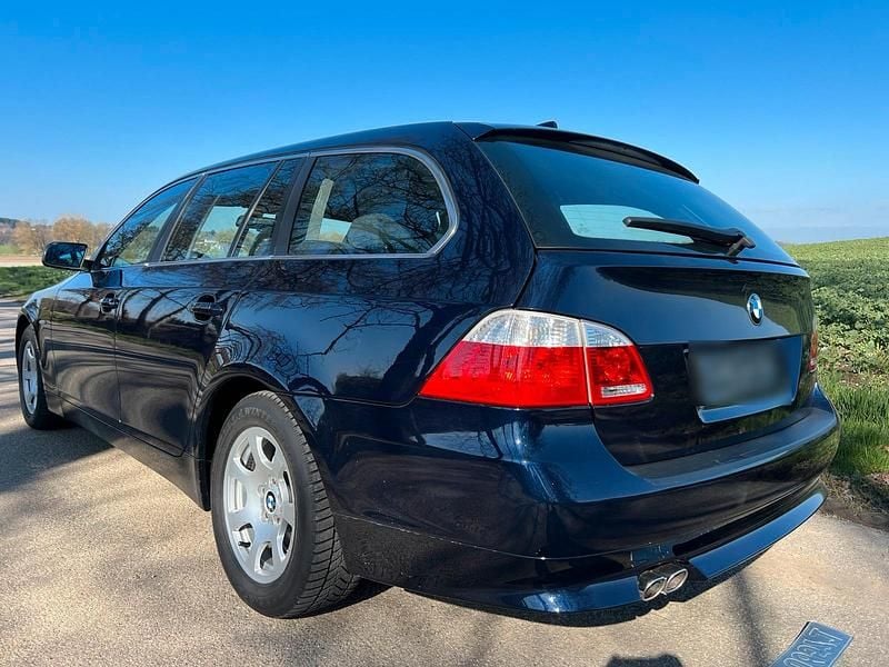 Gebraucht BMW 530 218 PS (160 kW) 2004 Blau Kombi