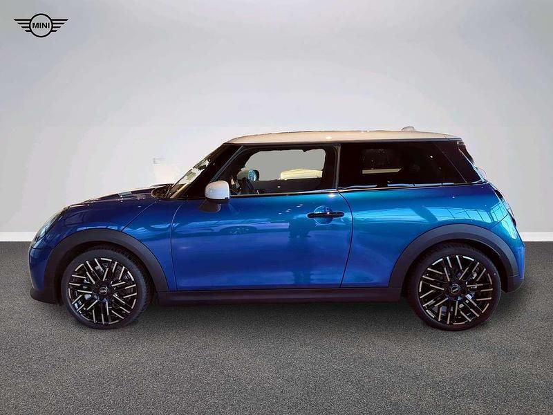 Gebraucht Mini Cooper Favoured 156 PS (114 kW) 2024 Blau Kleinwagen