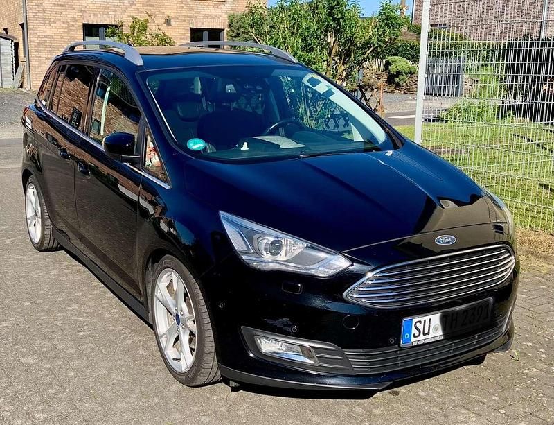 Schwarz Gebraucht 2017 Ford Grand C-Max Titanium Van / Kleinbus | 11.700 € (Teuer) - Bild 1/4