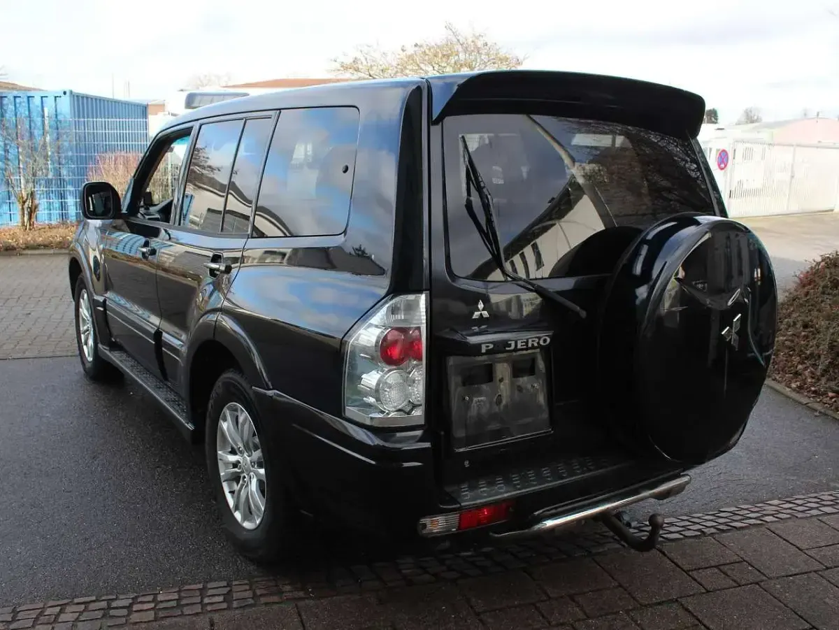 Gebraucht Mitsubishi Pajero Elegance 160 PS (117 kW) 2006 Schwarz SUV