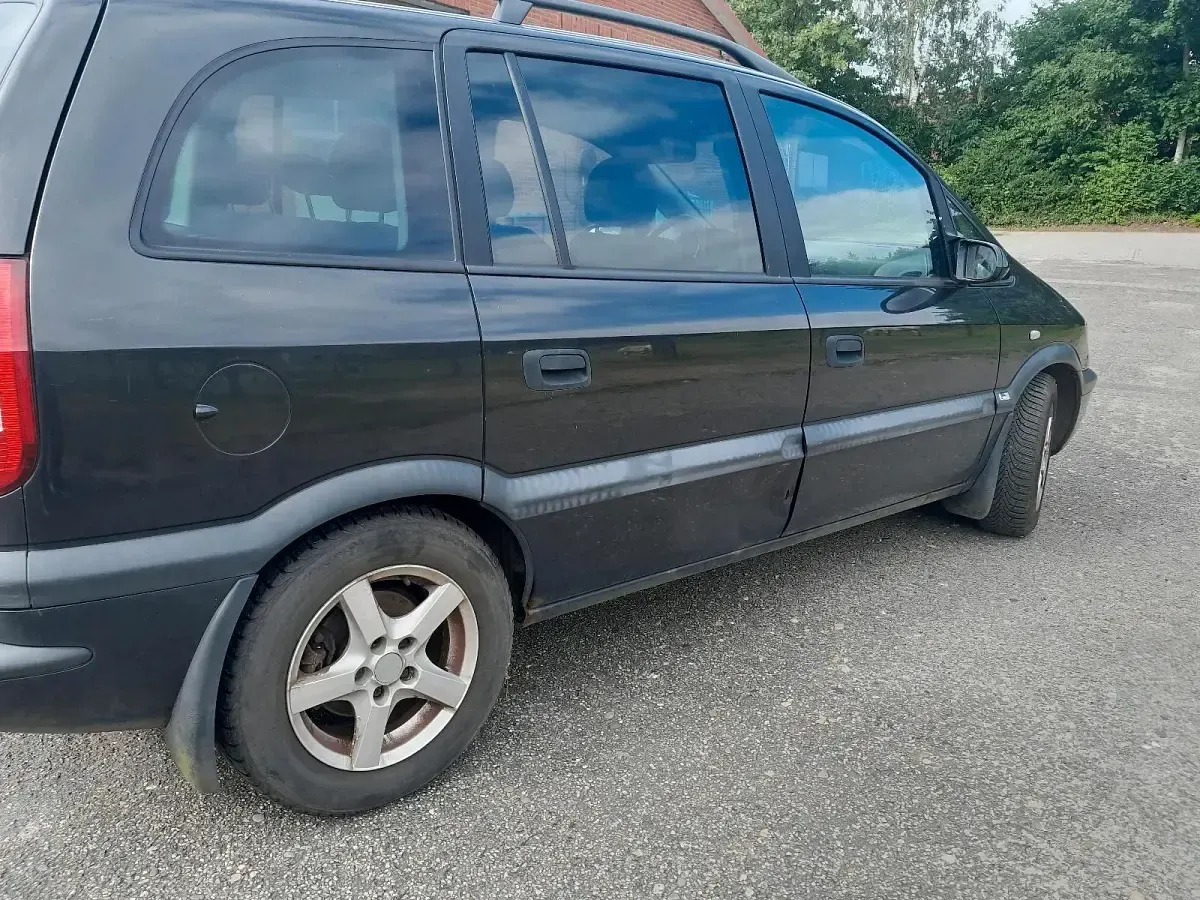 Gebraucht Opel Zafira 101 PS (74 kW) 2000 Schwarz Van / Kleinbus