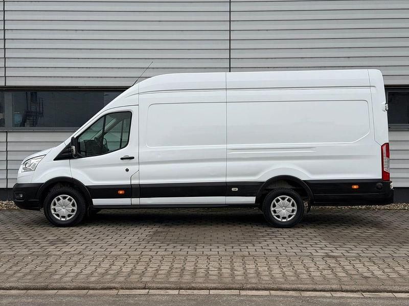 Gebraucht Ford Transit Trend 131 PS (96 kW) 2021 Weiß Van / Kleinbus
