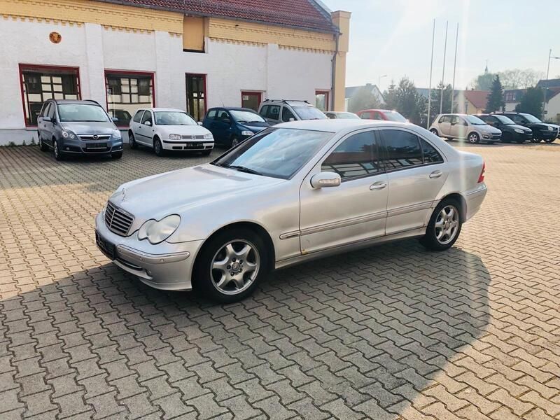 Silber Gebraucht 2002 Mercedes C180 Limousine | 2.600 € (Etwas zu teuer) - Bild 1/4
