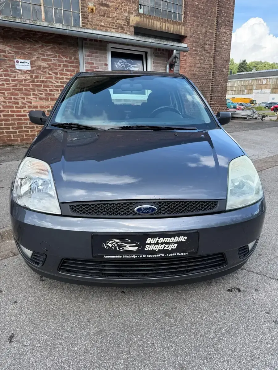 Gebraucht Ford Fiesta Trend 80 PS (58 kW) 2004 Grau Kleinwagen