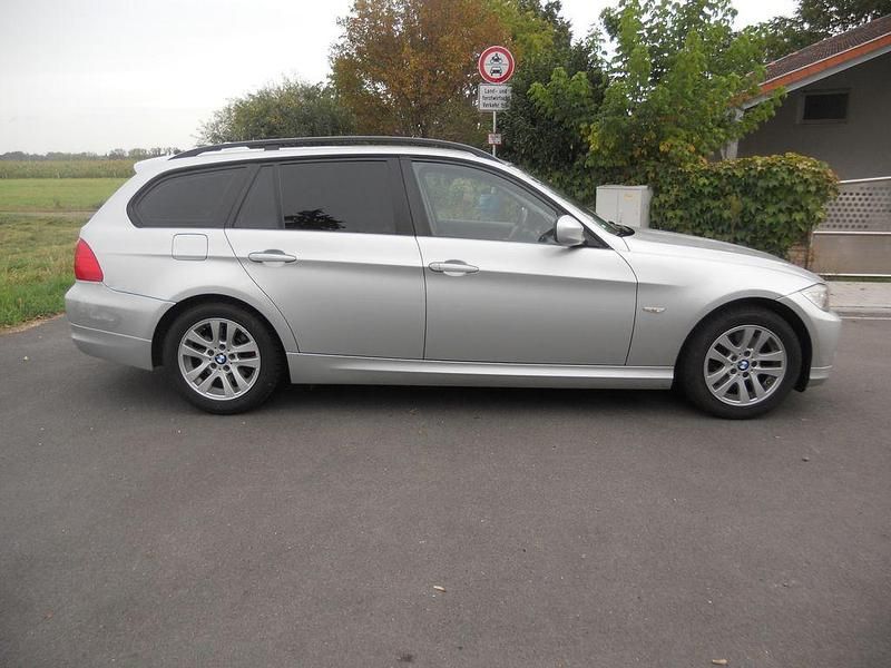 Gebraucht BMW 318 143 PS (105 kW) 2008 Silber Kombi