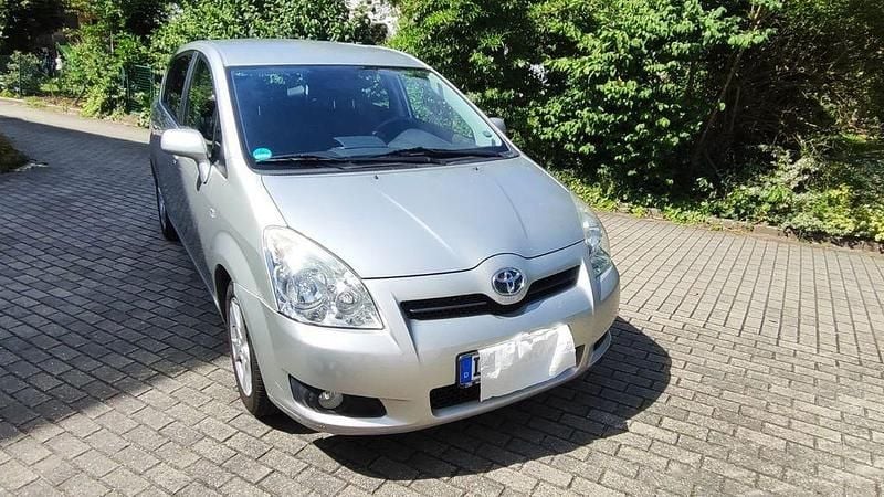 Grau Gebraucht 2008 Toyota Corolla Verso Van / Kleinbus | 4.600 € (Guter Preis) - Bild 1/4