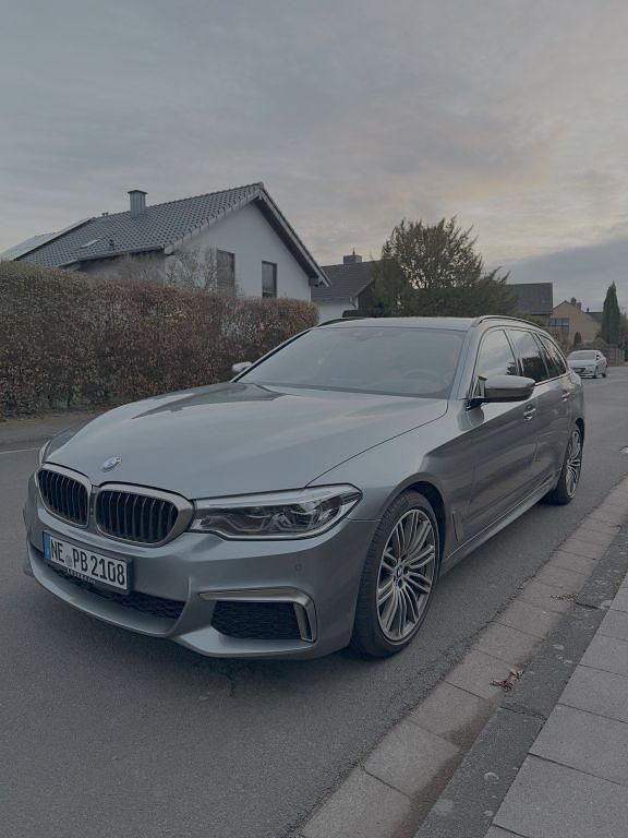 Blau Gebraucht 2019 BMW M550 M Performance Limousine | 34.950 € (Guter Preis) - Bild 1/4