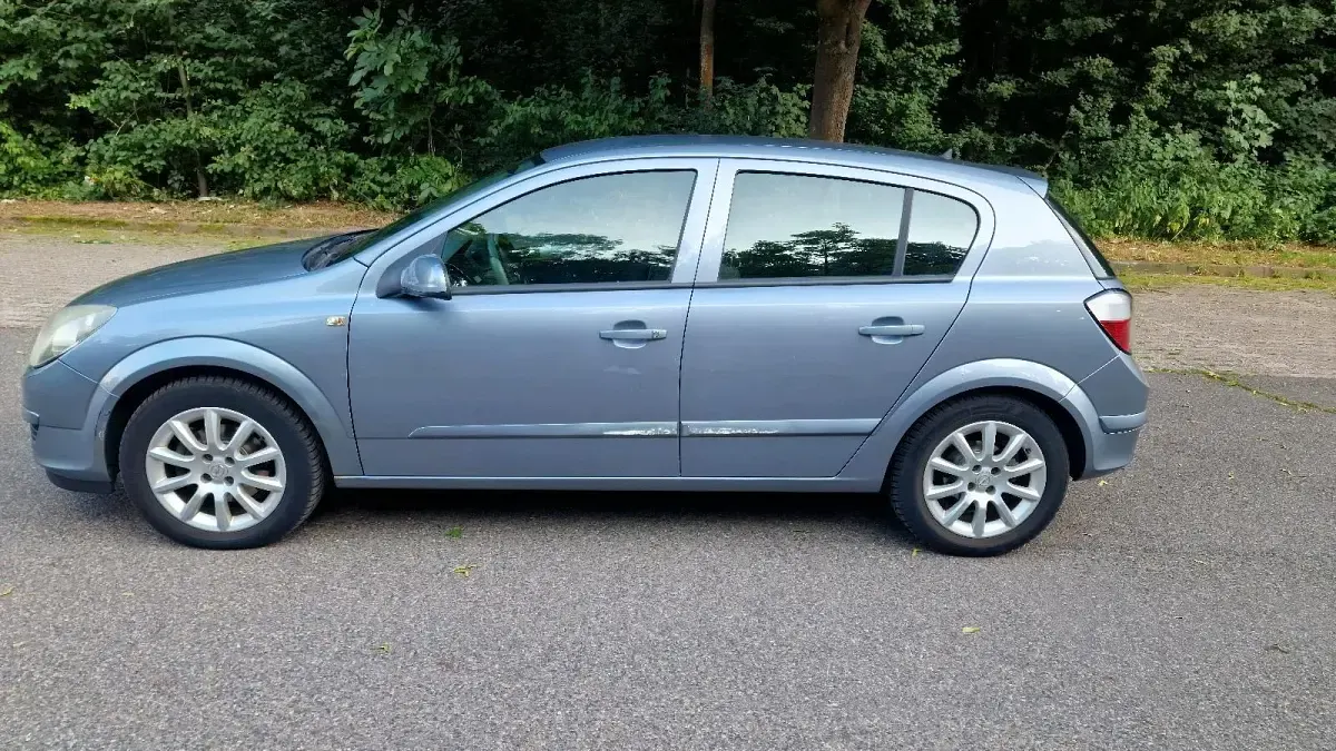 Gebraucht Opel Astra 105 PS (77 kW) 2004 Silber Kombi