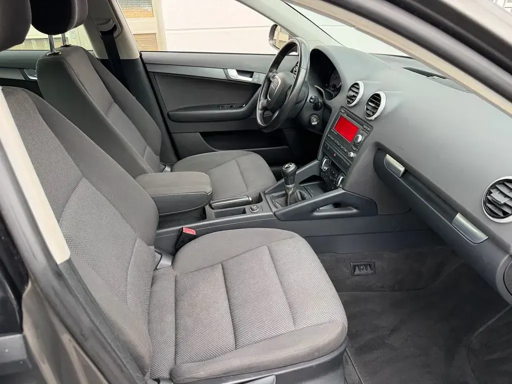 Gebraucht Audi A3 Attraction 105 PS (77 kW) 2013 Grau Limousine