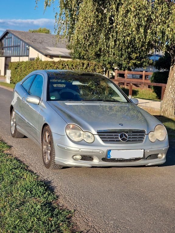 Silber Gebraucht 2002 Mercedes C220 Coupé | 2.300 € (Fairer Preis) - Bild 1/4