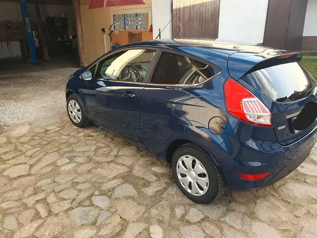 Używany Ford Fiesta Titanium 101 KM (74 kW) 2017 Niebieski Hatchback