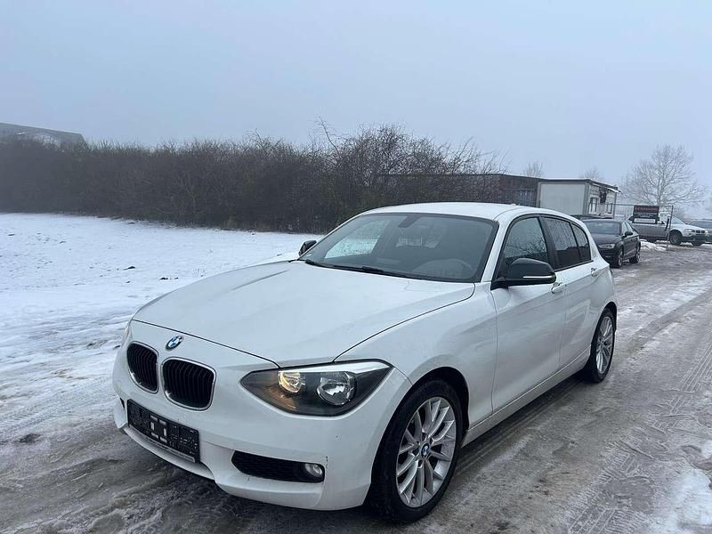 Alpinweiss iii Gebraucht 2012 BMW 118 Kleinwagen | 4.700 € (Superpreis) - Bild 1/4