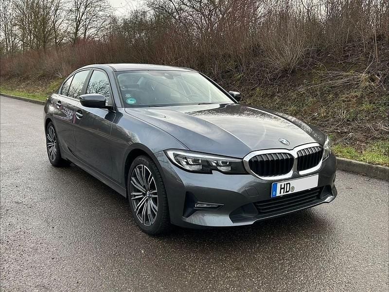 Gebraucht BMW 318 Advantage 156 PS (114 kW) 2021 Grau Limousine