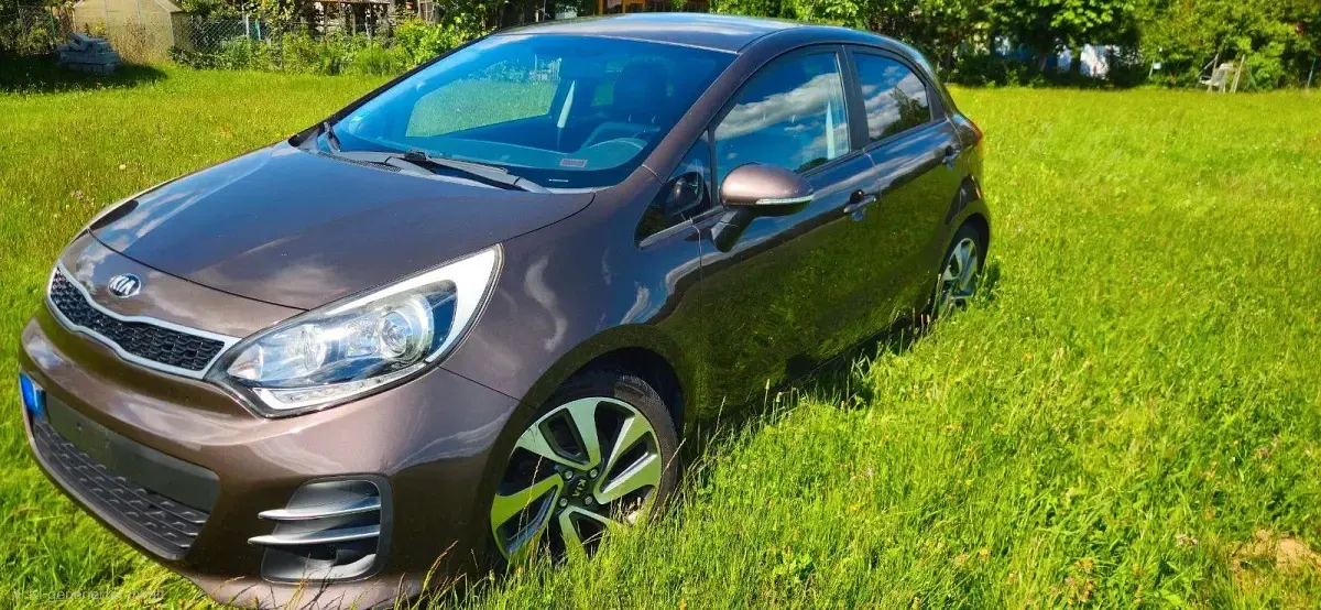 Gebraucht Kia Rio Platinum Edition 109 PS (80 kW) 2015 Braun Limousine
